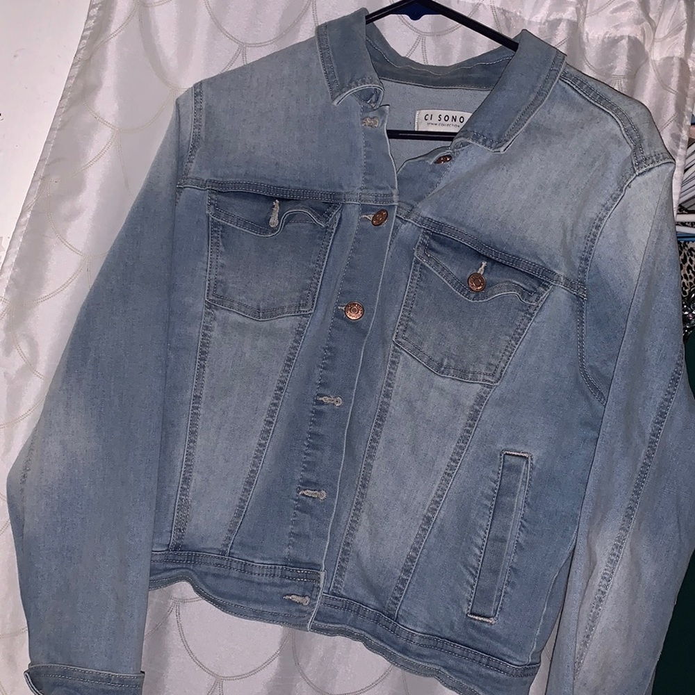 Light jean jacket 🤎